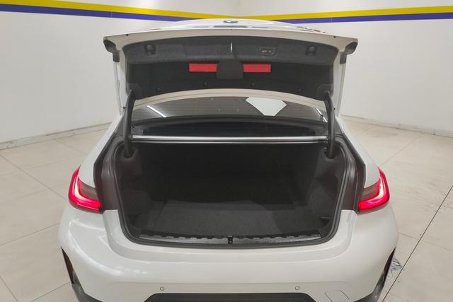 BMW 3 series id 3823672 из Китая 9