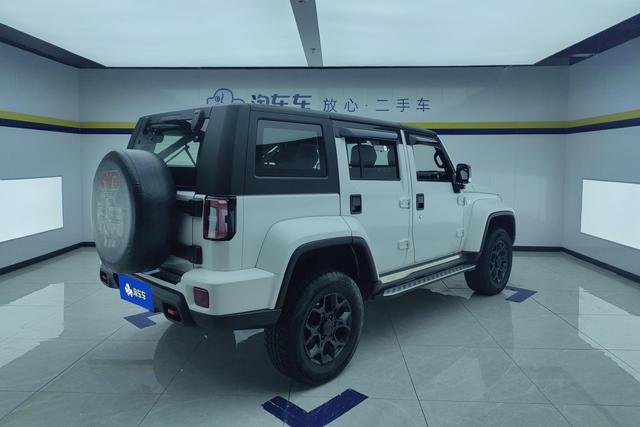 BAIC BJ40 2023 2.0 D AT 4 WD — фото 3