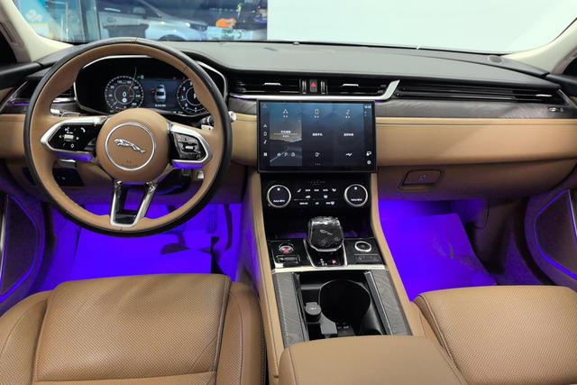 Jaguar XFL 2022 — фото 11