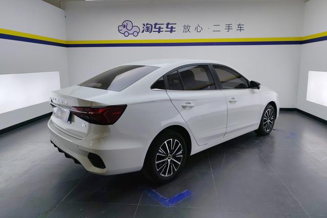Roewe i5 2021 1.5 L CVT — фото 3