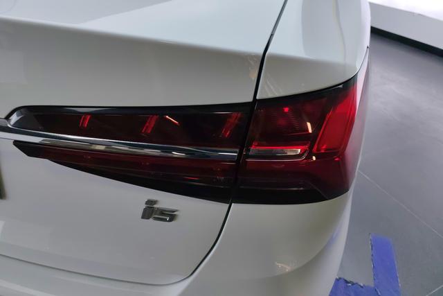 Roewe i5 2021 1.5 L CVT — фото 6