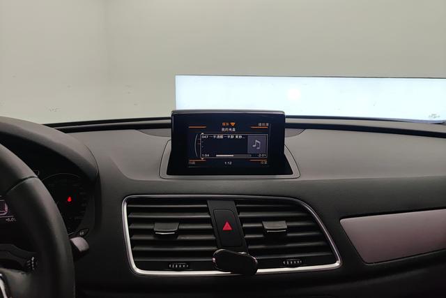 Audi Q3 2015 — фото 10