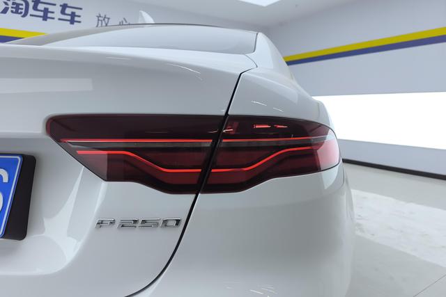 Jaguar XEL 2022 2.0 T 250 PS R-DYNAMIC S — фото 6