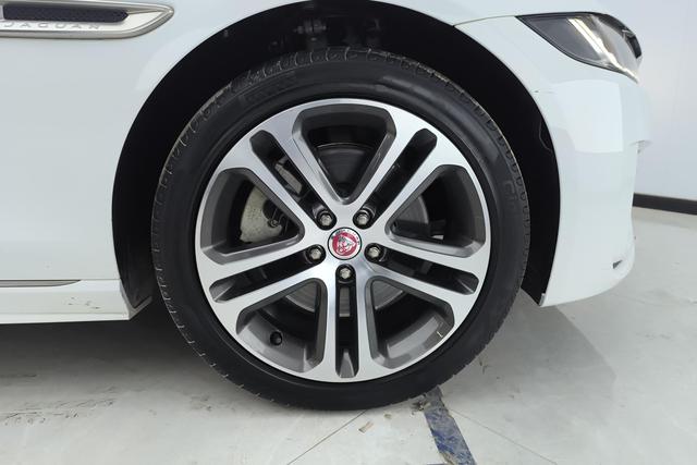 Jaguar XEL 2022 2.0 T 250 PS R-DYNAMIC S — фото 4