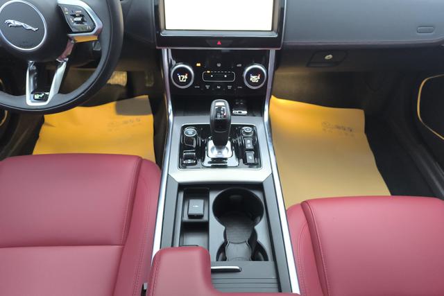 Jaguar XEL 2022 2.0 T 250 PS R-DYNAMIC S — фото 14