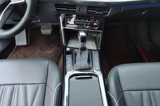 Volkswagen Passat 2023 330 TSI — фото 14