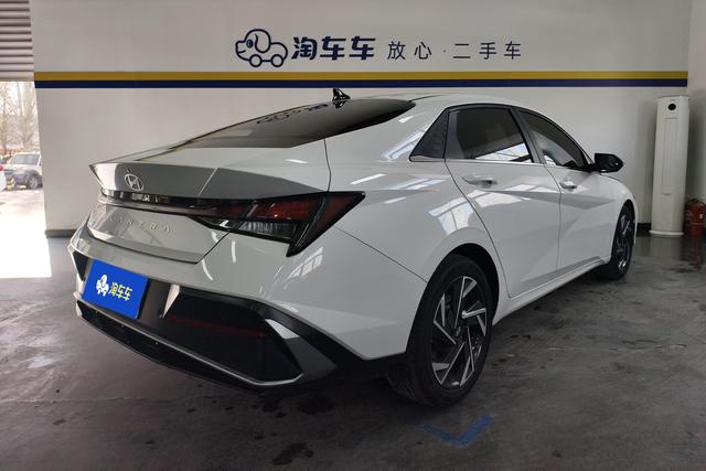 Hyundai Elantra 2023 1.5 L CVT GLX — фото 3