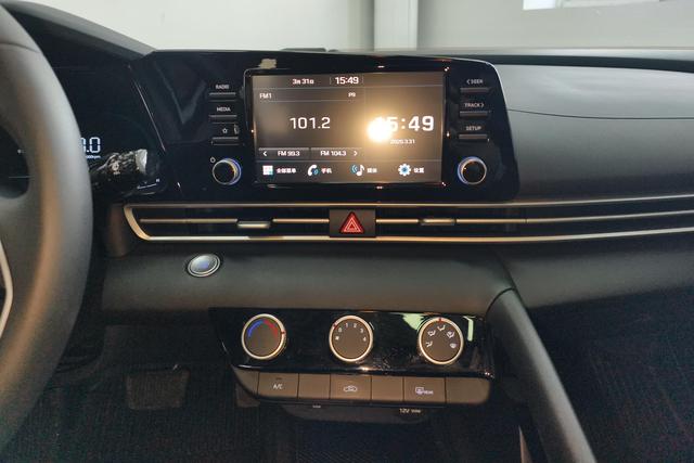 Hyundai Elantra 2023 1.5 L CVT GLX — фото 13