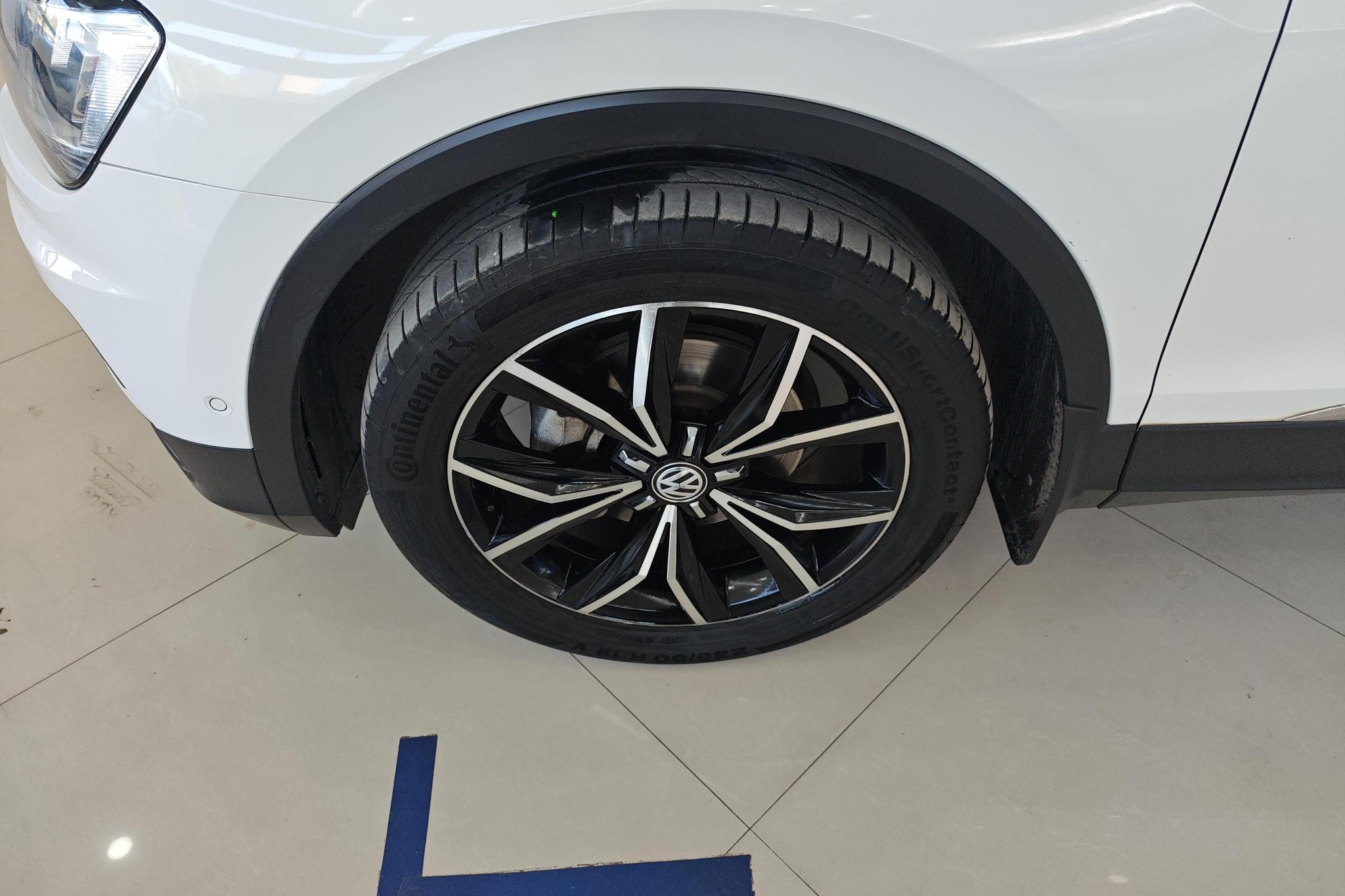 Volkswagen Tiguan L L 2019 330TSI AT Luxury VI
