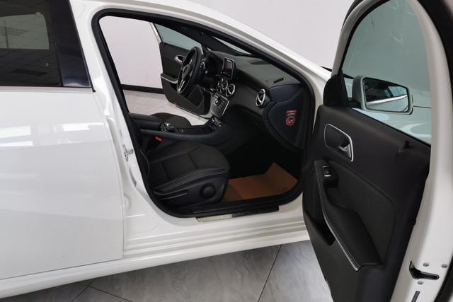 Mercedes-Benz A-Class 2015 A 180 Standard — фото 10