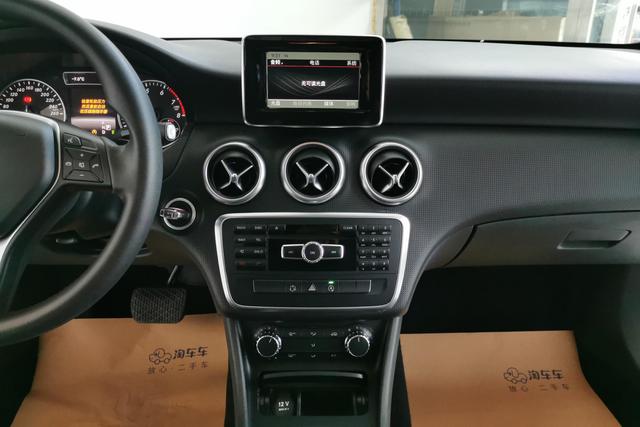 Mercedes-Benz A-Class 2015 A 180 Standard — фото 14