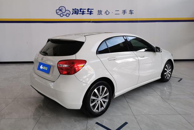 Mercedes-Benz A-Class 2015 A 180 Standard — фото 3