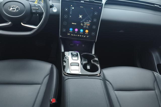 Hyundai Tucson 2021 L 1.5 T LUX 2 WD — фото 12