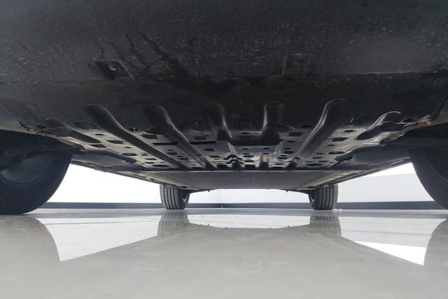 BYD Yuan PLUS 2023 Белый из Китая, фото 2