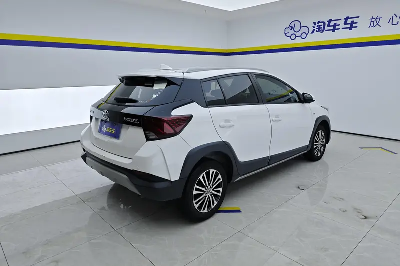 Toyota Yaris L — фото 3