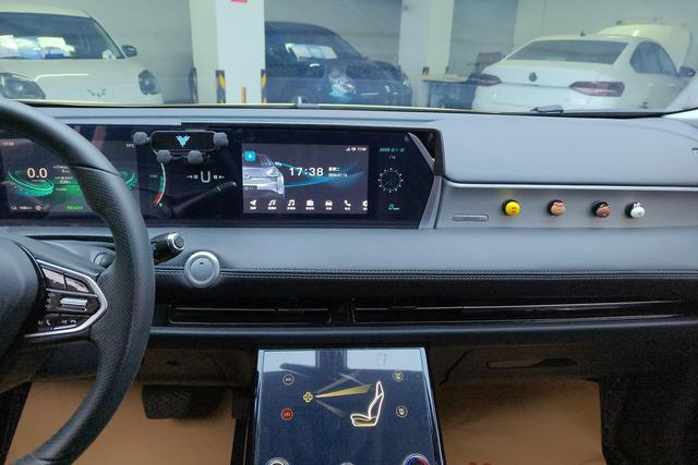 Nezha Automobile Nezha U 2022 Желтый из Китая, фото 5