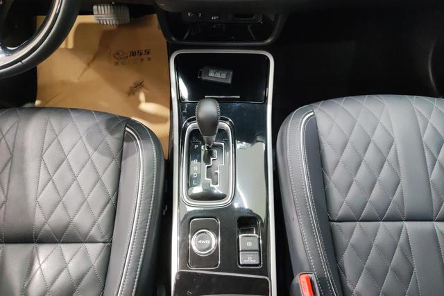 Mitsubishi Outlander 2020 — фото 14