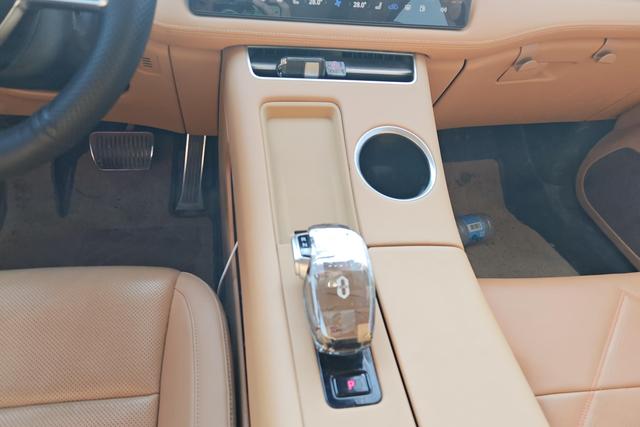 AITO Ask the world M5 2022 Серебристо-серый из Китая