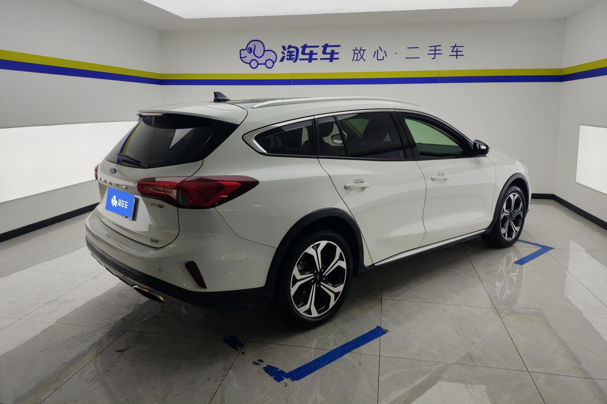 Ford Focus 2021 EcoBoost180 AT