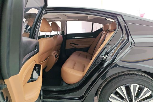 Nissan Teana 2022 2.0 L XL-TLS — фото 16