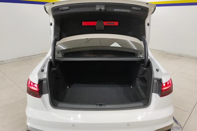 Audi A4L 2022 Белый из Китая, фото 5