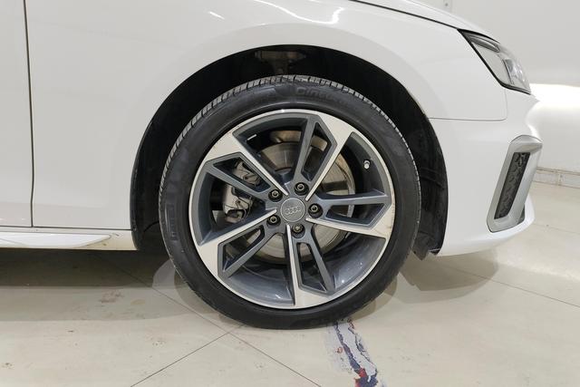 Audi A4L id 3824792 из Китая 13