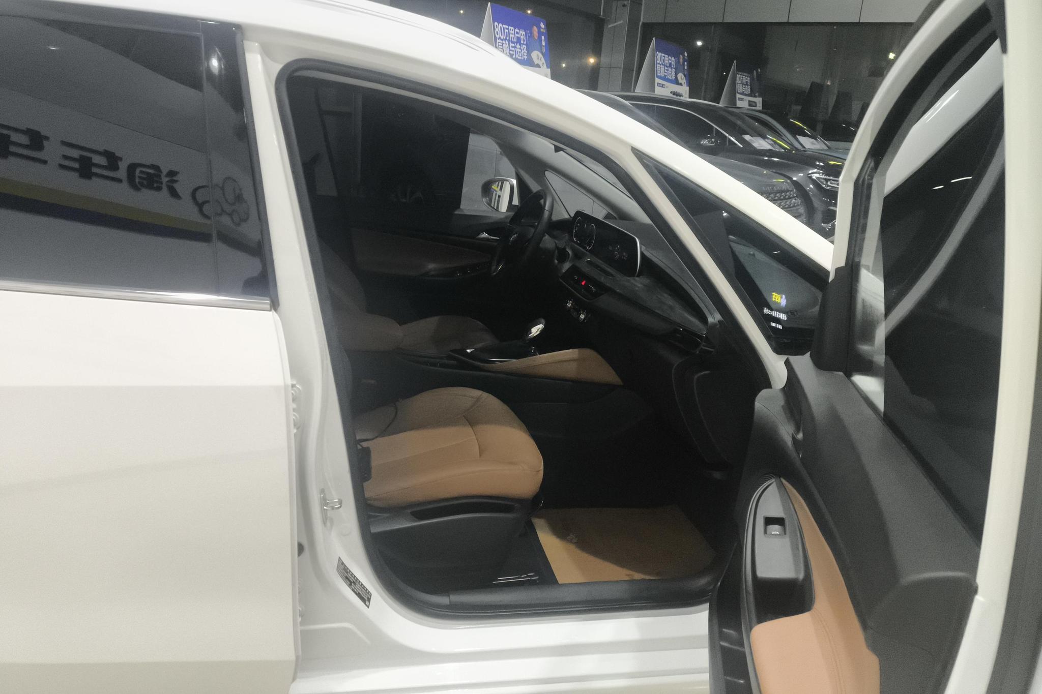 Buick GL6 2021 323T Luxury