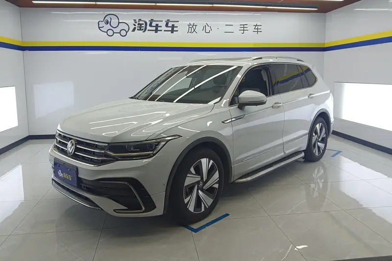 Volkswagen Tiguan L — фото 1