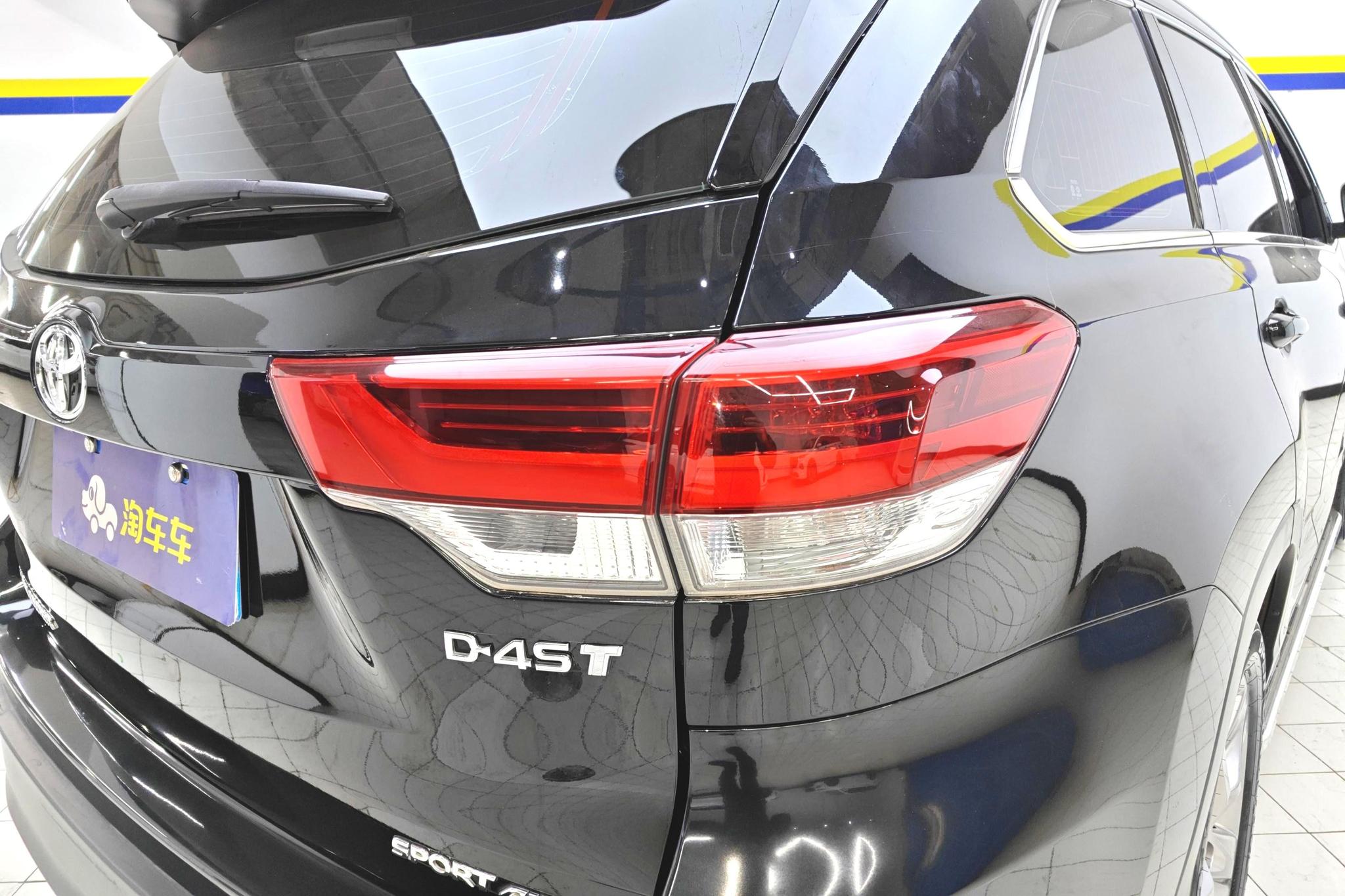 Toyota Highlander 2021 2.0T Luxury 7 мест