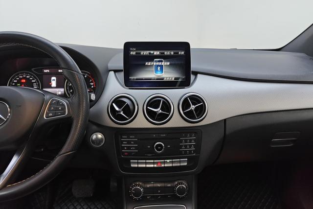 Mercedes-Benz B-Class 2018 B 200 — фото 10