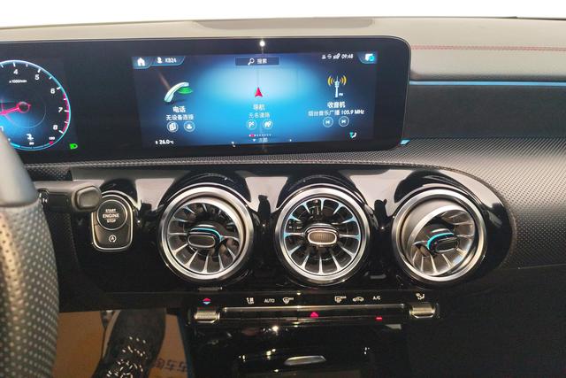 Mercedes-Benz CLA 2023 CLA 200 — фото 12