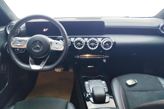 Mercedes-Benz CLA 2023 CLA 200 — фото 11