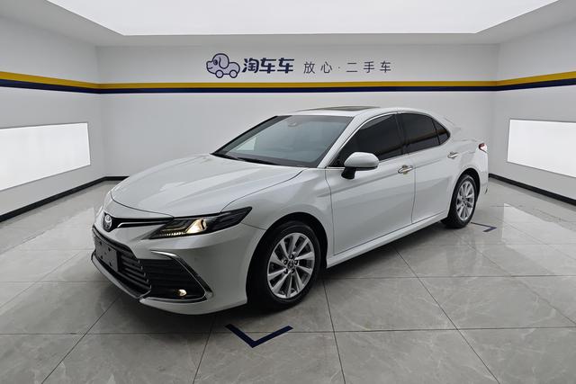 Toyota Camry 2021 — фото 1