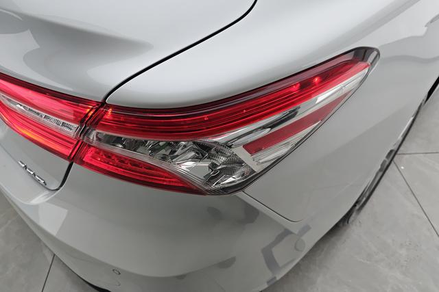 Toyota Camry 2021 — фото 7
