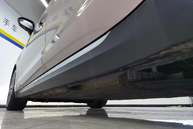 Red flag E-QM5 2023 Темно-серый из Китая, фото 4