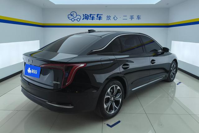 Red Flag Hongqi E-QM5 2021 — фото 3