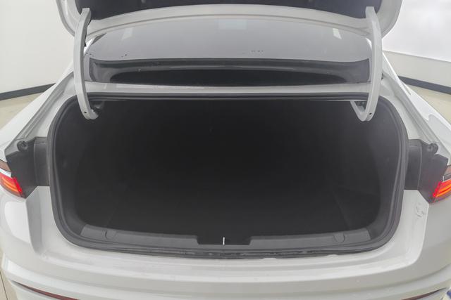Geely Preface 2023 2.0 T Premium — фото 17