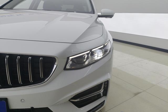 Geely Preface 2023 2.0 T Premium — фото 4