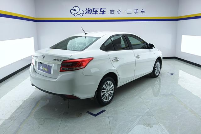 Toyota YARIS L 2017 1.5 E CVT — фото 3