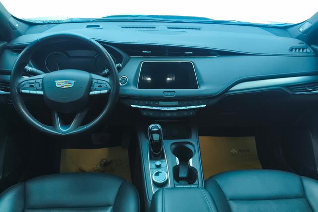 Cadillac XT4 2022 — фото 13