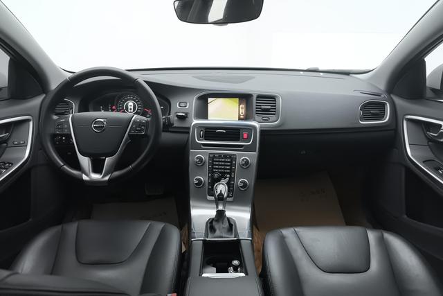 VOLVO S60 2019 — фото 12