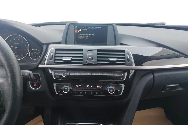 BMW 3 Series 2017 — фото 13