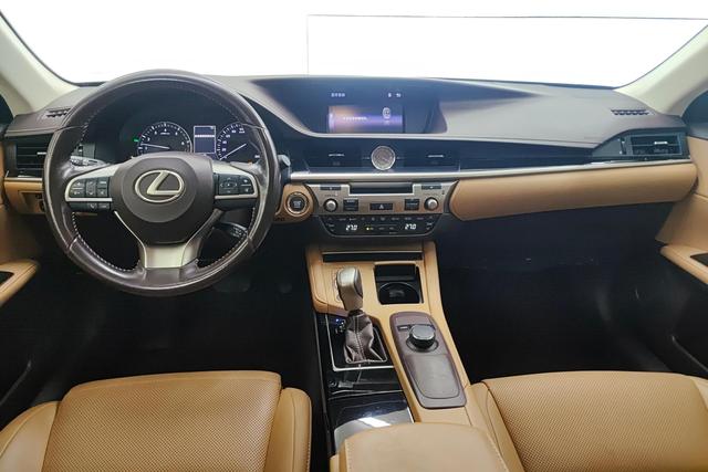 Lexus ES 2015 200 — фото 12