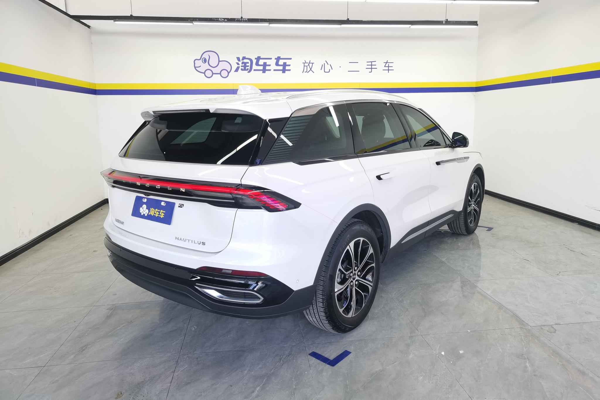 Lincoln Nautilus 2023 2.0T