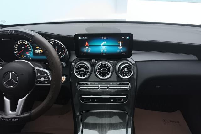 Mercedes Benz GLC 2022 — фото 11