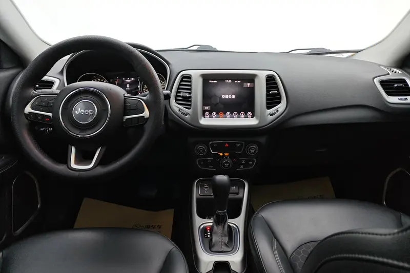 Jeep Compass — фото 9