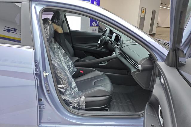 Hyundai Elantra 2023 1.5 L CVT GLX — фото 8