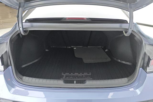 Hyundai Elantra 2023 1.5 L CVT GLX — фото 17