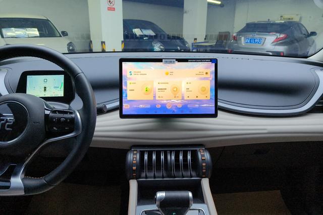 BYD Yuan PLUS 2024 Темно-серый из Китая, фото 6