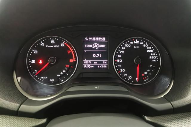 Audi Q2L id 3804598 из Китая 13